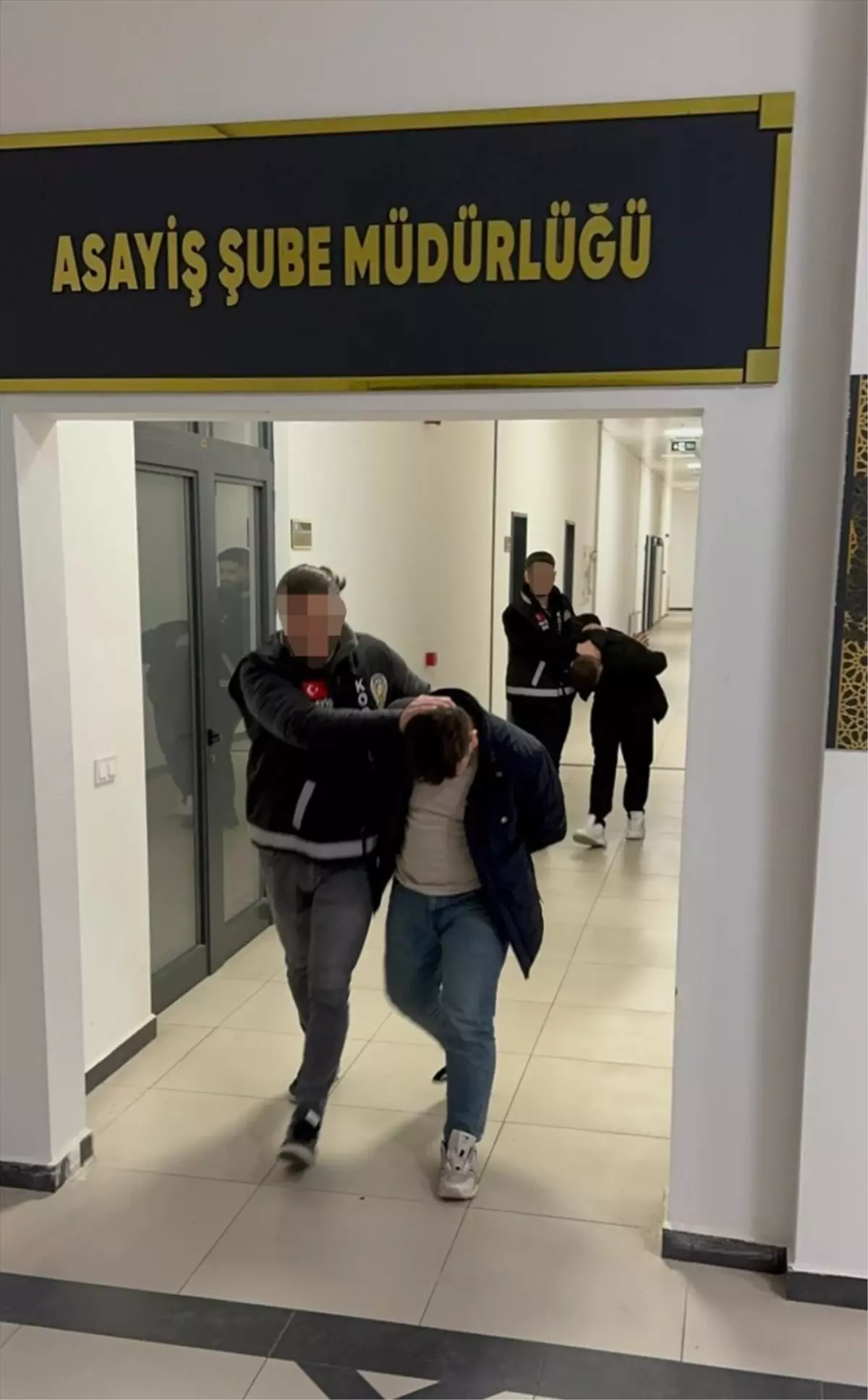 Kocaeli'de gerçekleştirilen dolandırıcılık operasyonunda iki şüpheli yakalanarak tutuklandı. Olayın detayları
