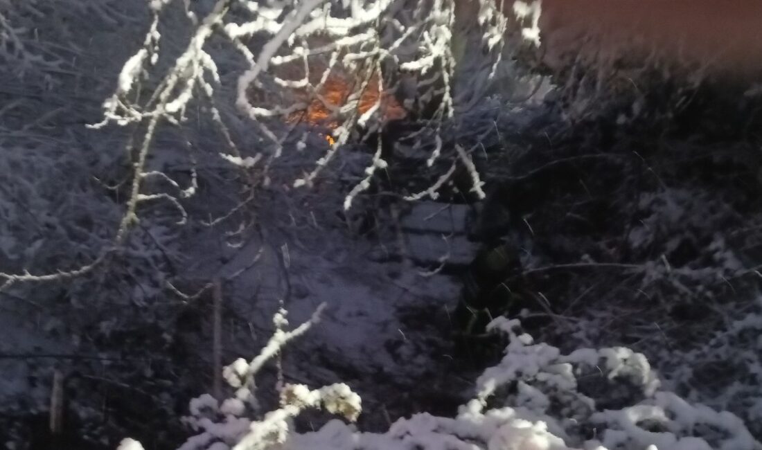 Kocaeli'de jandarma aracının uçuruma devrilmesi sonucu 2 jandarma çalışanı yaralandı.