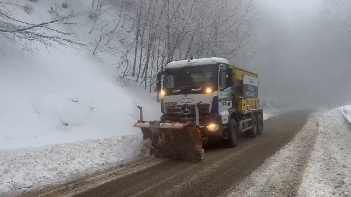 Kocaeli'de Kar Yağışı Başladı: Kartepe Beyaz Örtüyle Kaplandı