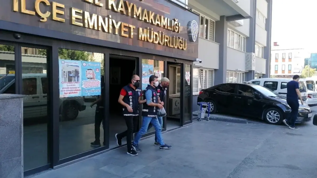 Kocaeli'de yaşanan korkunç bir komşuluk anlaşmazlığı, anne ve oğulun babayı