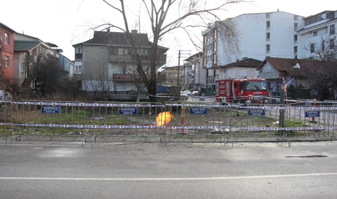 Kartepe ilçesinde metro çalışması kapsamında yapılan sondaj çalışması sırasında metan