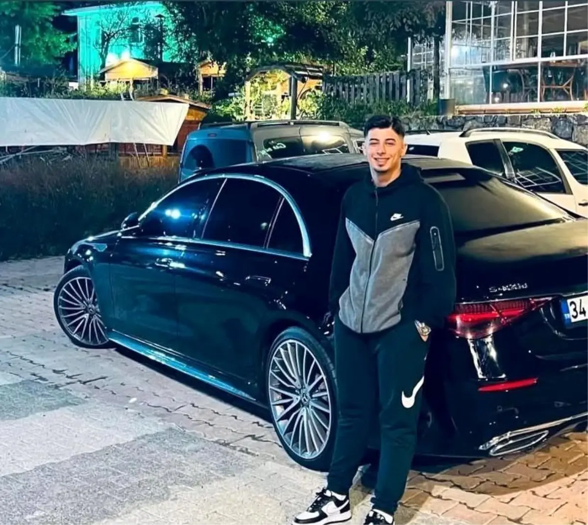 Kocaeli'de bir spor salonunun önünde meydana gelen silahlı kavga, bir