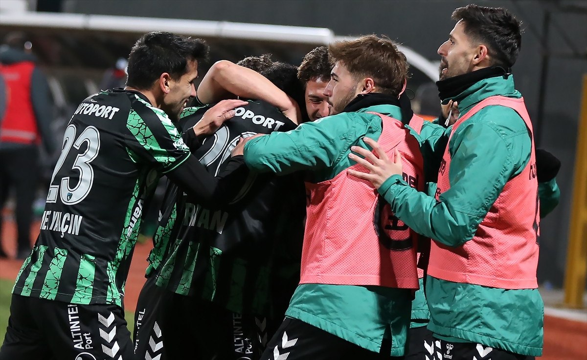 Kocaelispor, Manisa FK'yi 2-0 Yenerek Liderliğini Sürdürdü