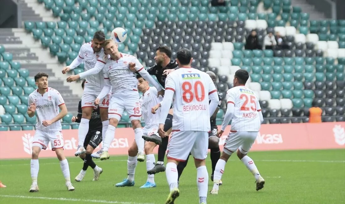 Kocaelispor ve Net Global Sivasspor'un karşı karşıya geldiği maçın özeti,