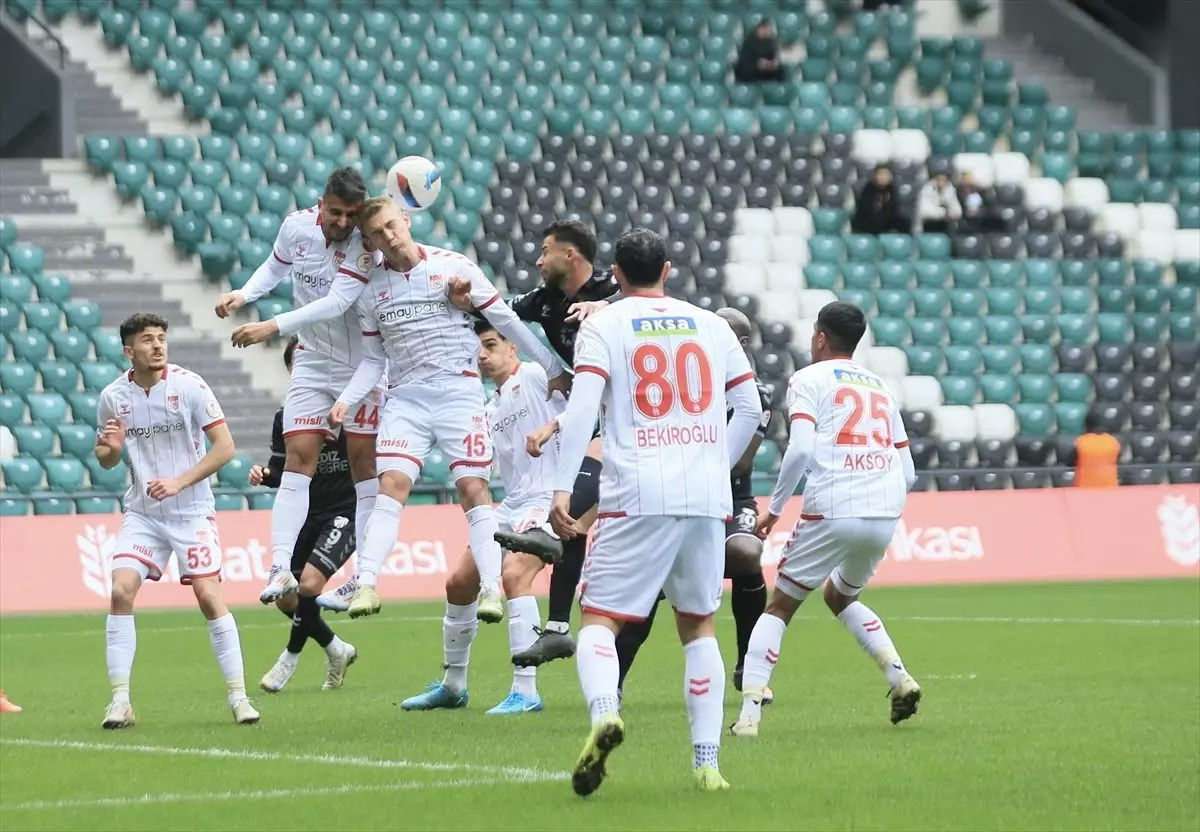 Kocaelispor ve Net Global Sivasspor'un karşı karşıya geldiği maçın özeti,