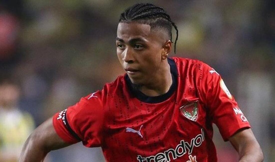Kocaelispor, transfer döneminde dikkat çeken bir hamle yaparak Rigoberto Rivas'ı