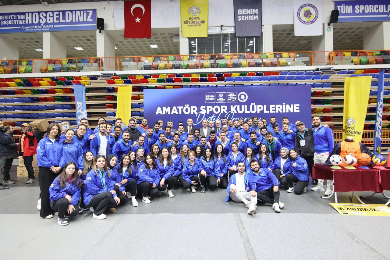 Konya Büyükşehir Belediyesi'nden Amatör Spor Kulüplerine Malzeme Desteği