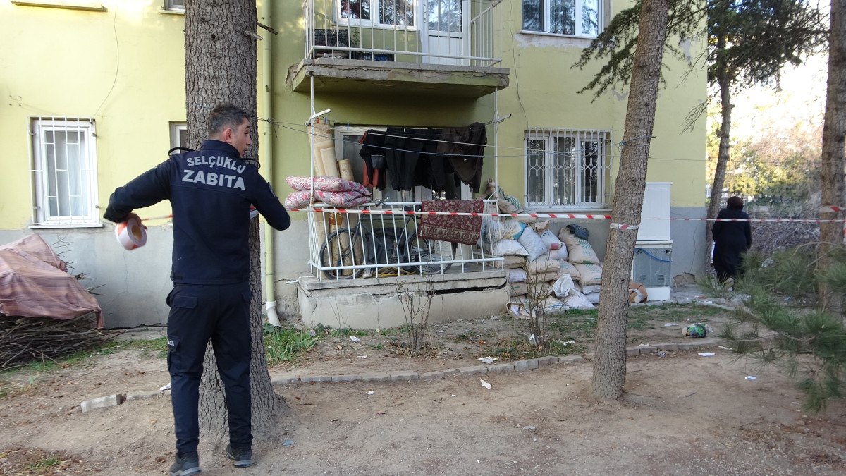 Konya'da Derya Sitesi'nde Tahliye: 60 Kişi Dışarı Çıkarıldı