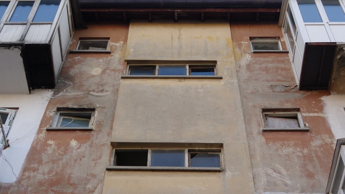 Konya'da Derya Sitesi'nde Tahliye: 60 Kişi Dışarı Çıkarıldı