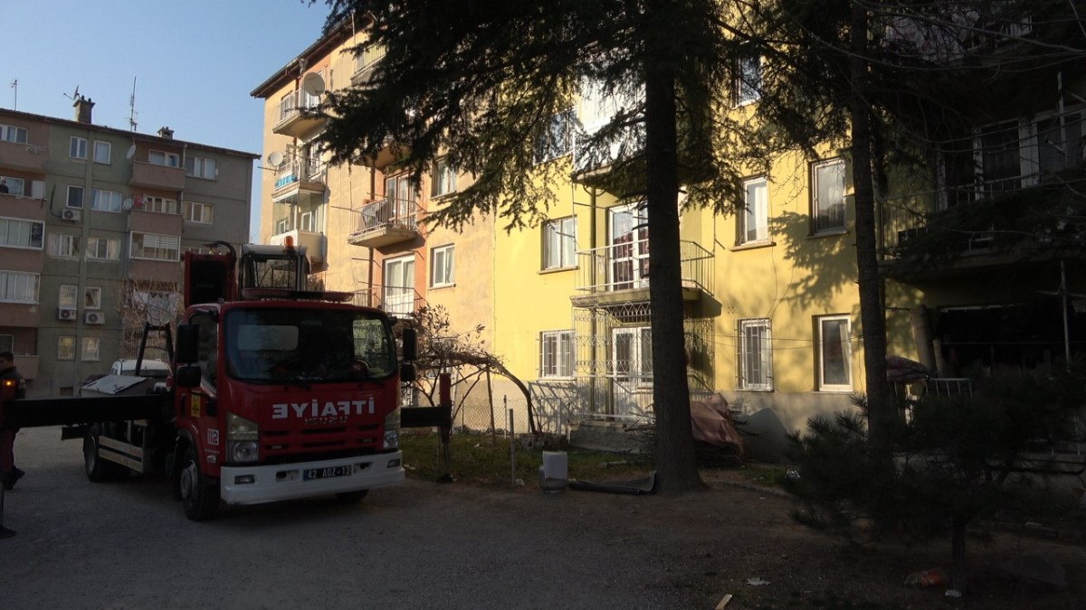 Konya'da Derya Sitesi'nde Tahliye: 60 Kişi Dışarı Çıkarıldı