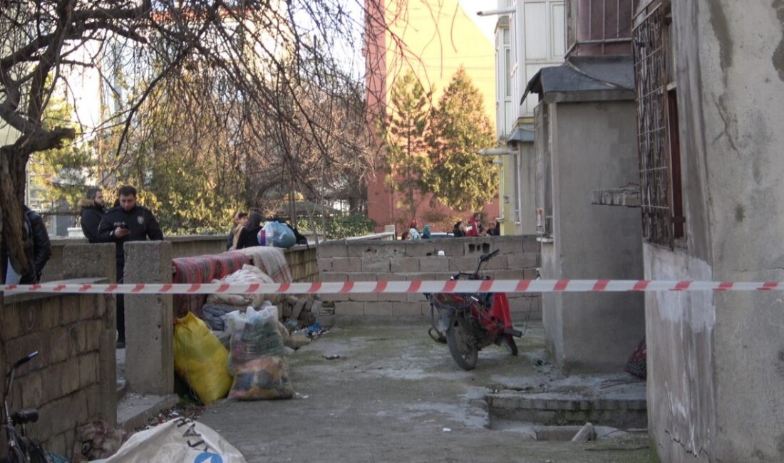 Konya'da Derya Sitesi'nde gerçekleşen tahliye operasyonunda 60 kişi güvenli bir