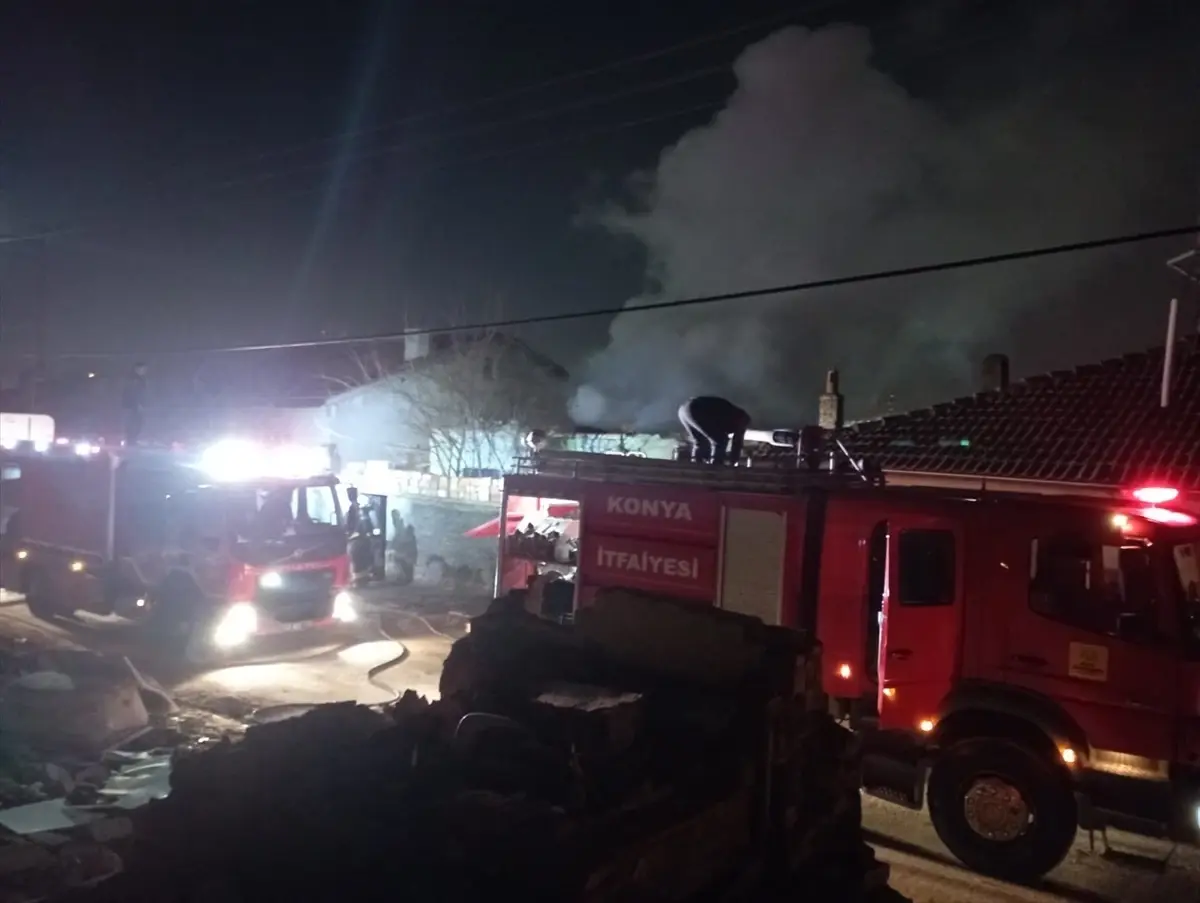 Konya'da bir metruk evde çıkan yangın, çevredeki panik ve korkuya