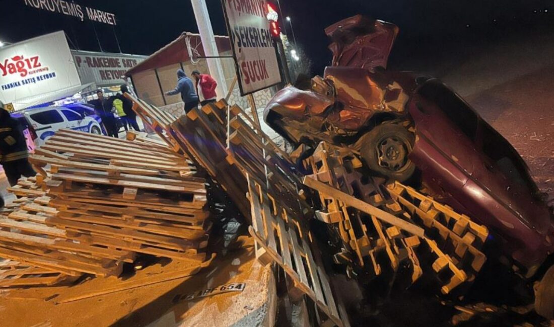 Konya'da meydana gelen trafik kazasında bir sürücü yaralandı. Olay yerine