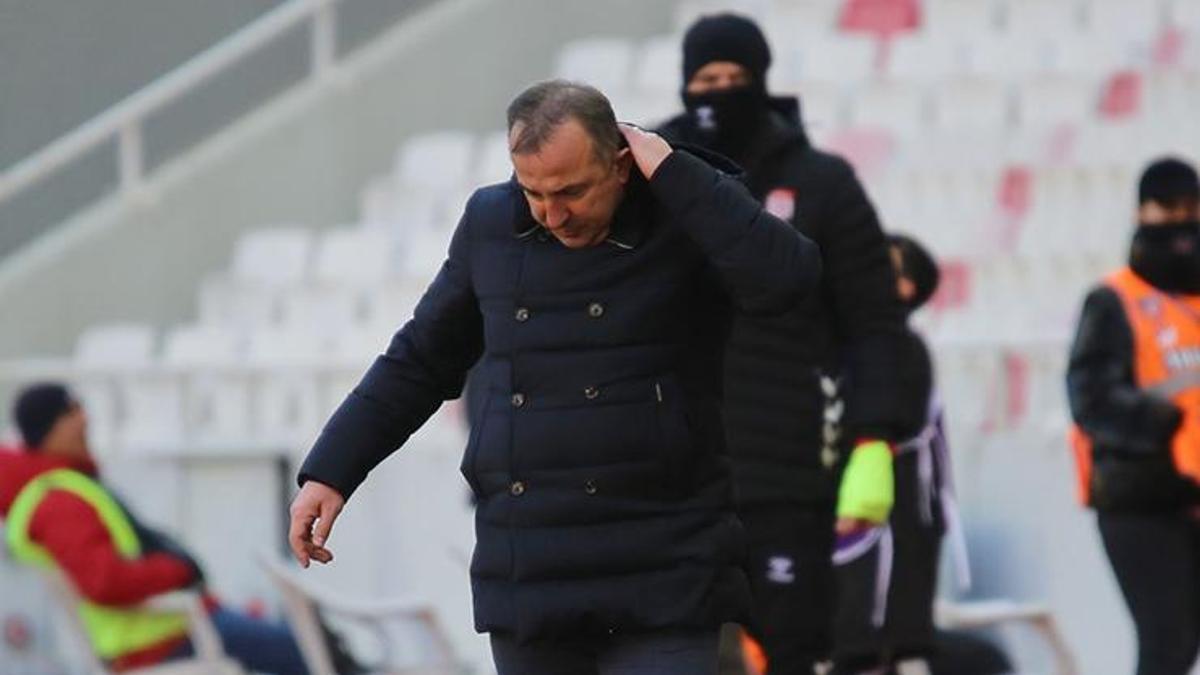 Trendyol Süper Lig takımı Konyaspor'da teknik yönetici Recep Uçar, deplasmanda