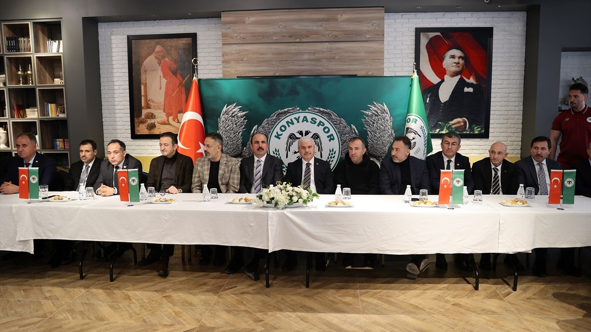 Konyaspor yönetimi, Kayserispor maçı sonrası değerlendirmelerini paylaşıyor. Maçın analizi, takım