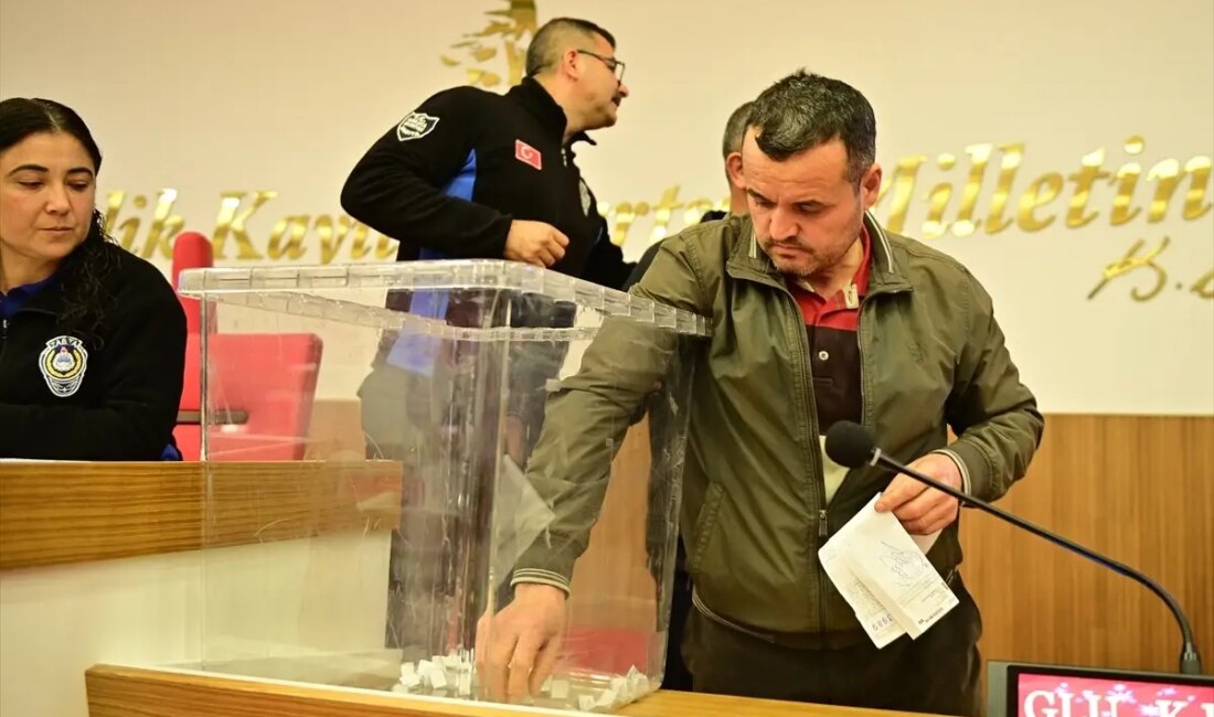 Kumluca'da açıkta kalan esnaf için yeni pazar yerinde kura çekimi