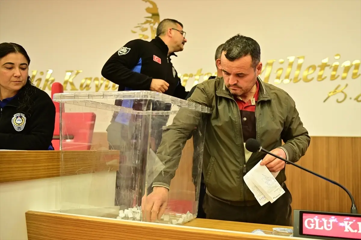Kumluca'da açıkta kalan esnaf için yeni pazar yerinde kura çekimi