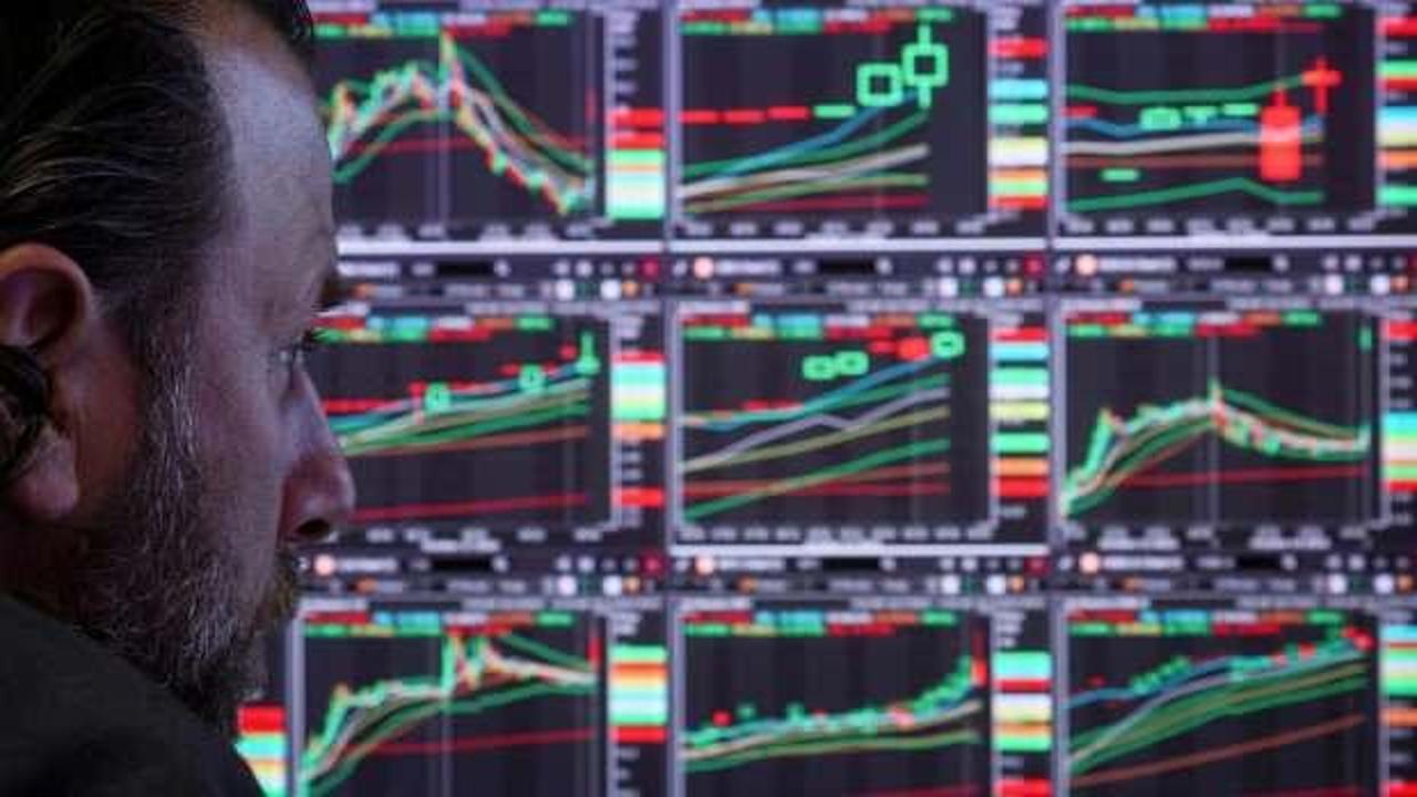 Küresel piyasalarda gümrük vergileri ve ticaret savaşlarının etkilerini keşfedin. Bu
