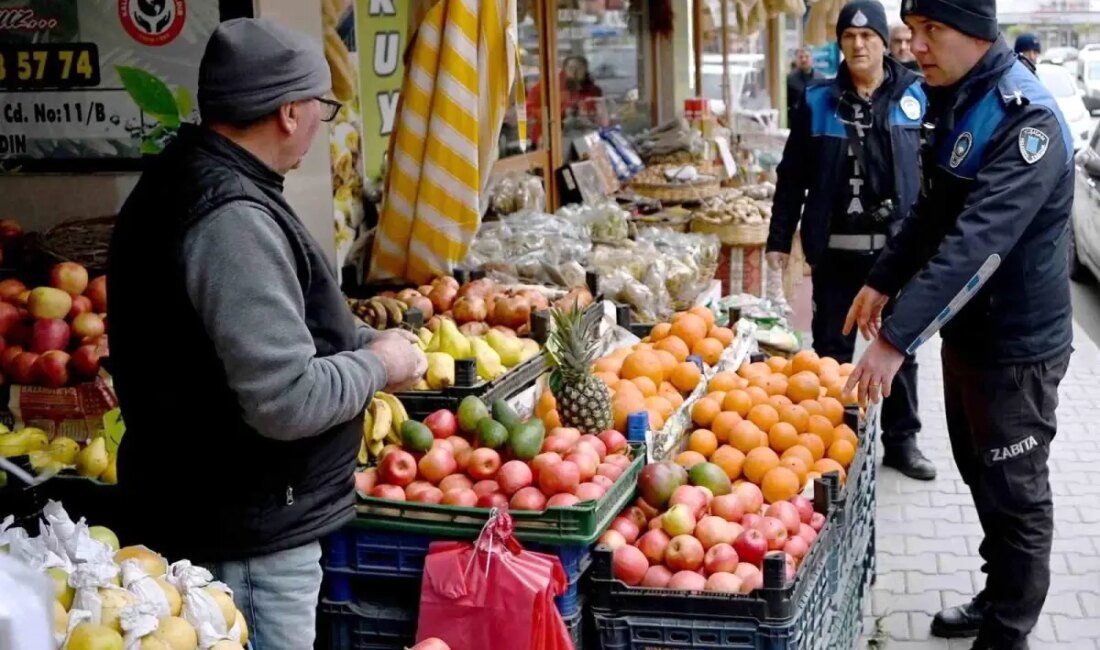 Kuşadası Belediyesi, kaldırımların engelli bireyler ve yayaların kullanım hakkını korumak