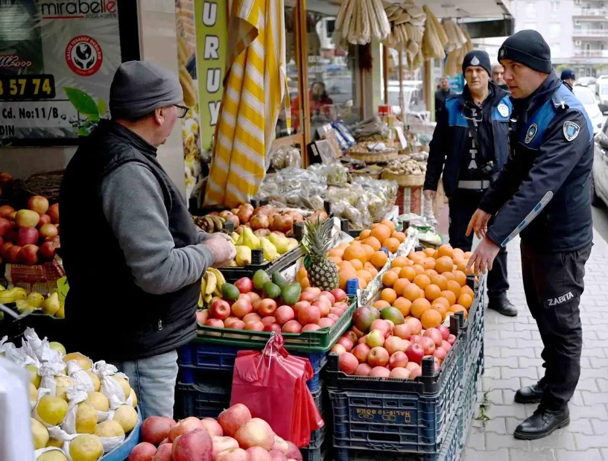 Kuşadası Belediyesi, kaldırımların engelli bireyler ve yayaların kullanım hakkını korumak
