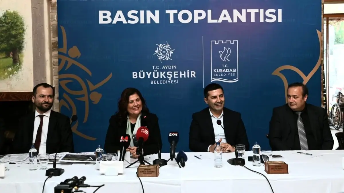 Kuşadası'nda gerçekleştirilen ortak basın toplantısında, ekonomik kriz ve sosyal belediyecilik