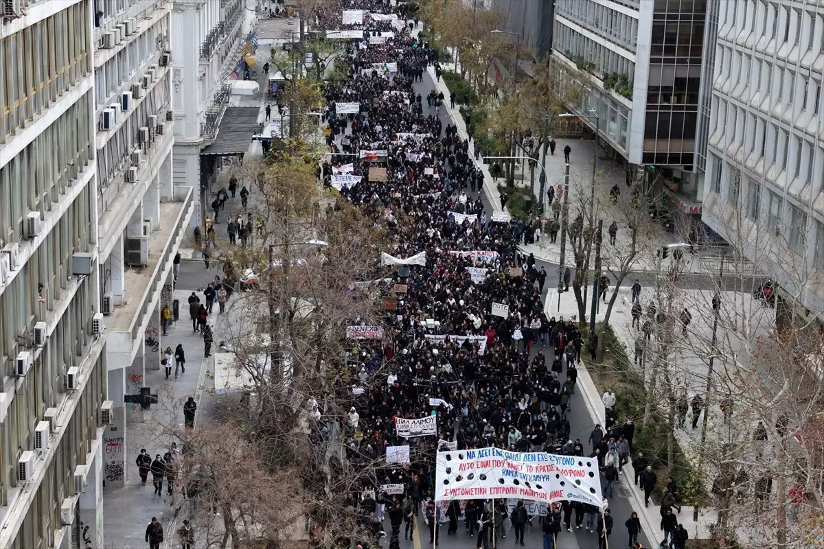 Larisa'da meydana gelen tren kazası sonrası öğrencilerin düzenlediği eylemler, toplumsal