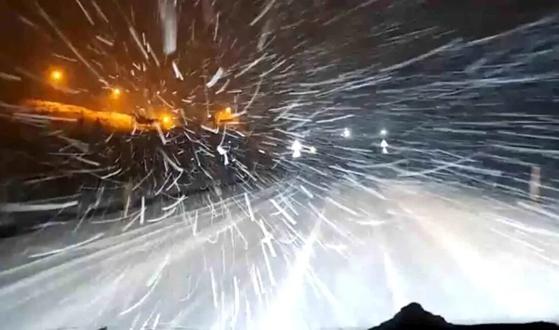 Kırıkkale'nin Çerikli Belediye Başkanı Erkan Çağlar, yoğun kar yağışı altında