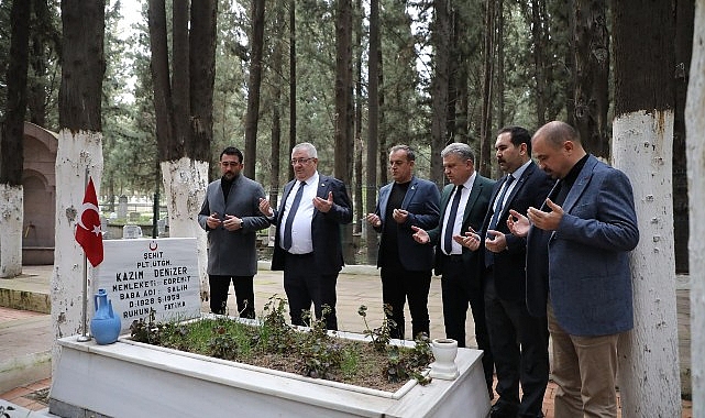 Edremit Belediye Başkanı Mehmet Ertaş, belediye lider yardımcıları ve meclis