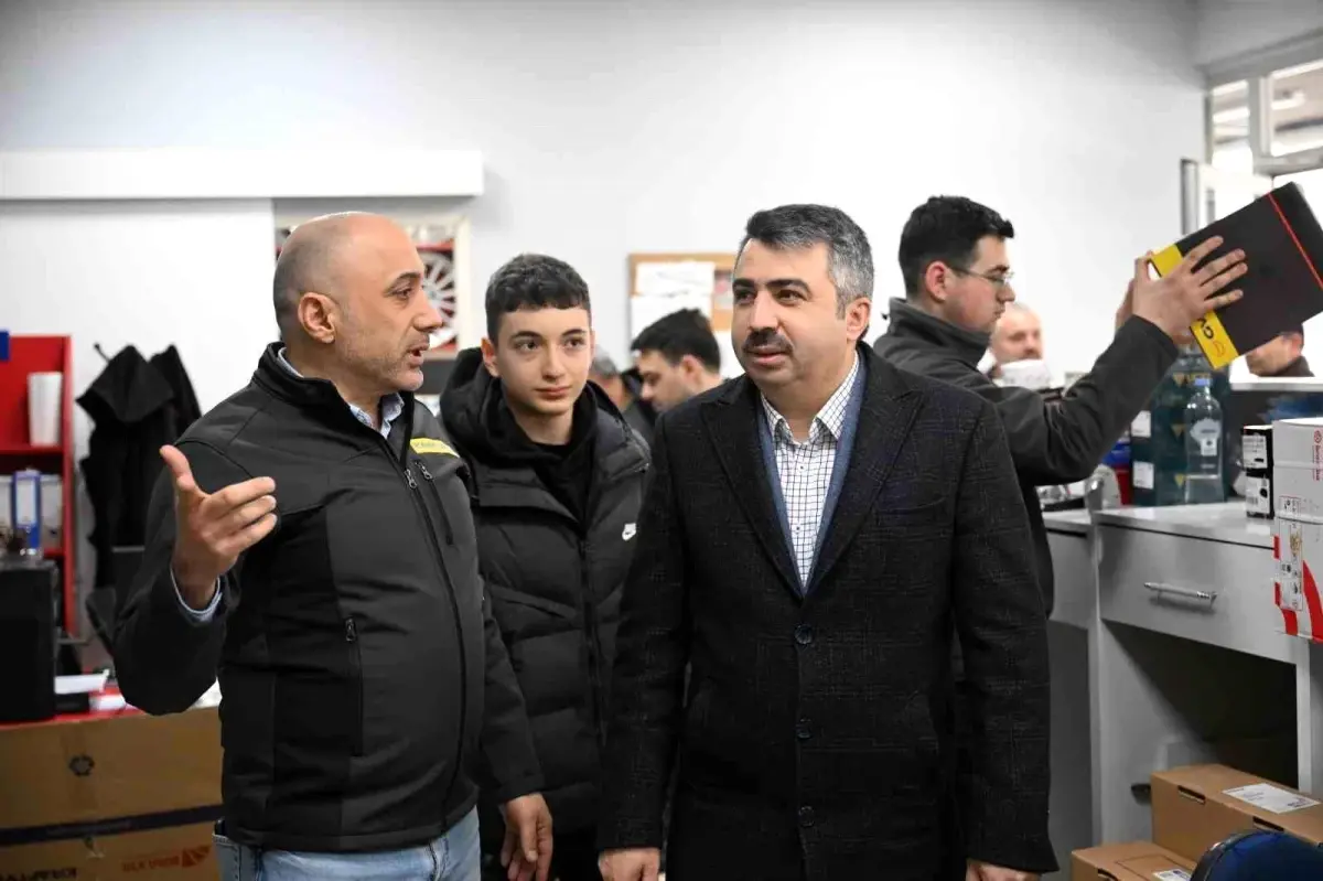 Yıldırım Belediye Başkanı Oktay Yılmaz, Otosansit'te esnafla bir araya gelerek,