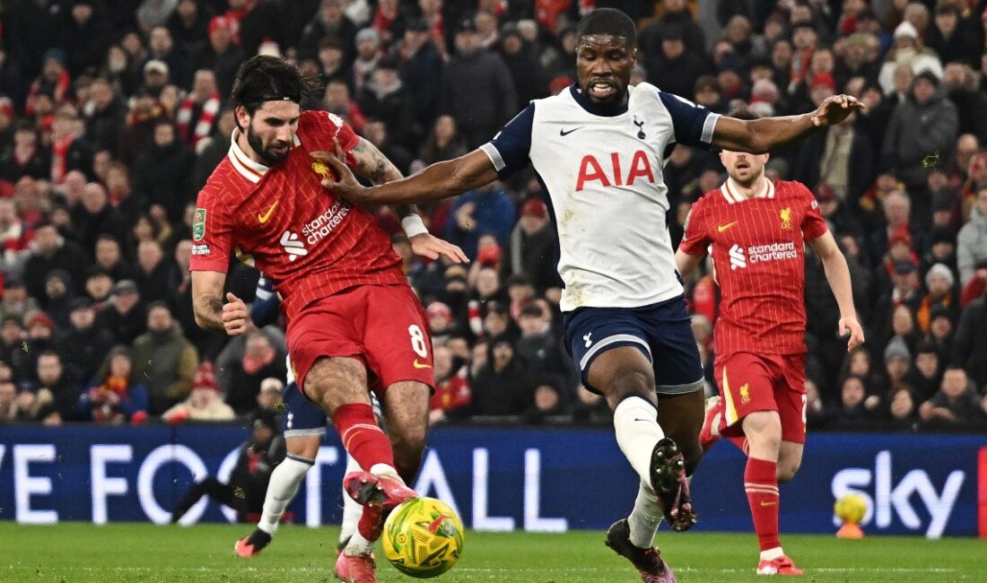 Liverpool, Tottenham'ı 4-0 mağlup ederek finale yükseldi. Maçın detayları, oyuncuların