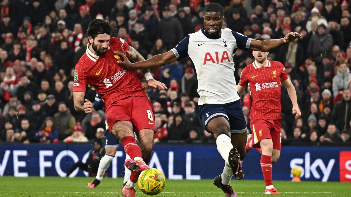 Liverpool, Tottenham'ı 4-0 mağlup ederek finale yükseldi. Maçın detayları, oyuncuların