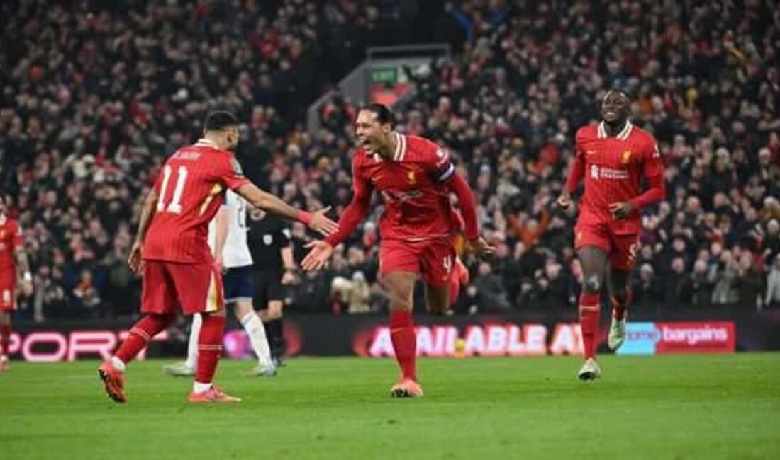 Liverpool, Tottenham'ı 4-0 yenerek İngiltere Lig Kupası finaline yükseldi. Maçta