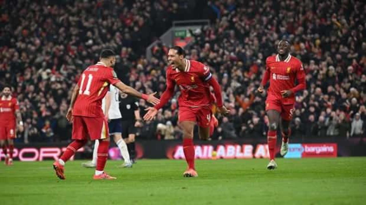 Liverpool, Tottenham'ı 4-0 yenerek İngiltere Lig Kupası finaline yükseldi. Maçta
