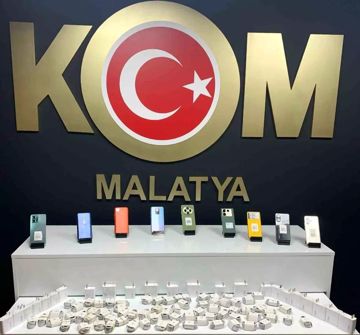 Malatya'da yapılan operasyonlarda 78 litre düzmece alkol ve 19 bin