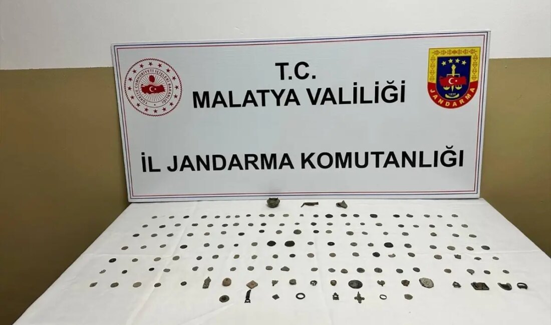 Malatya'da gerçekleştirilen tarihi eser operasyonunda 131 sikke ve 23 obje