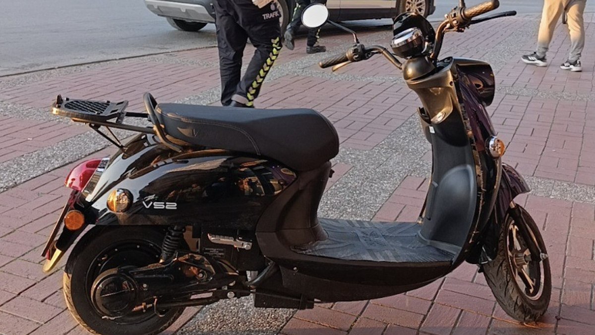 Manavgat'ta meydana gelen motorlu bisiklet kazasında iki kişi yaralandı. Olayın