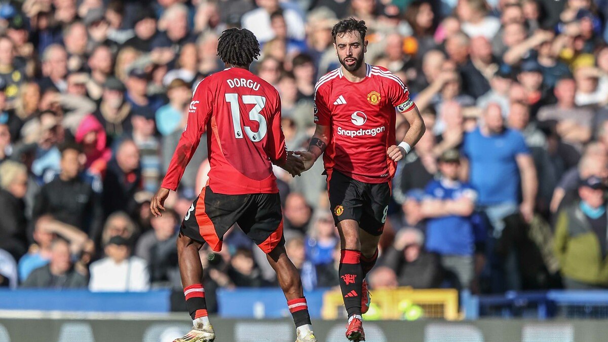 Manchester United'da mali problemler nedeniyle alınan tasarruf önlemleri kapsamında, çalışanlarına
