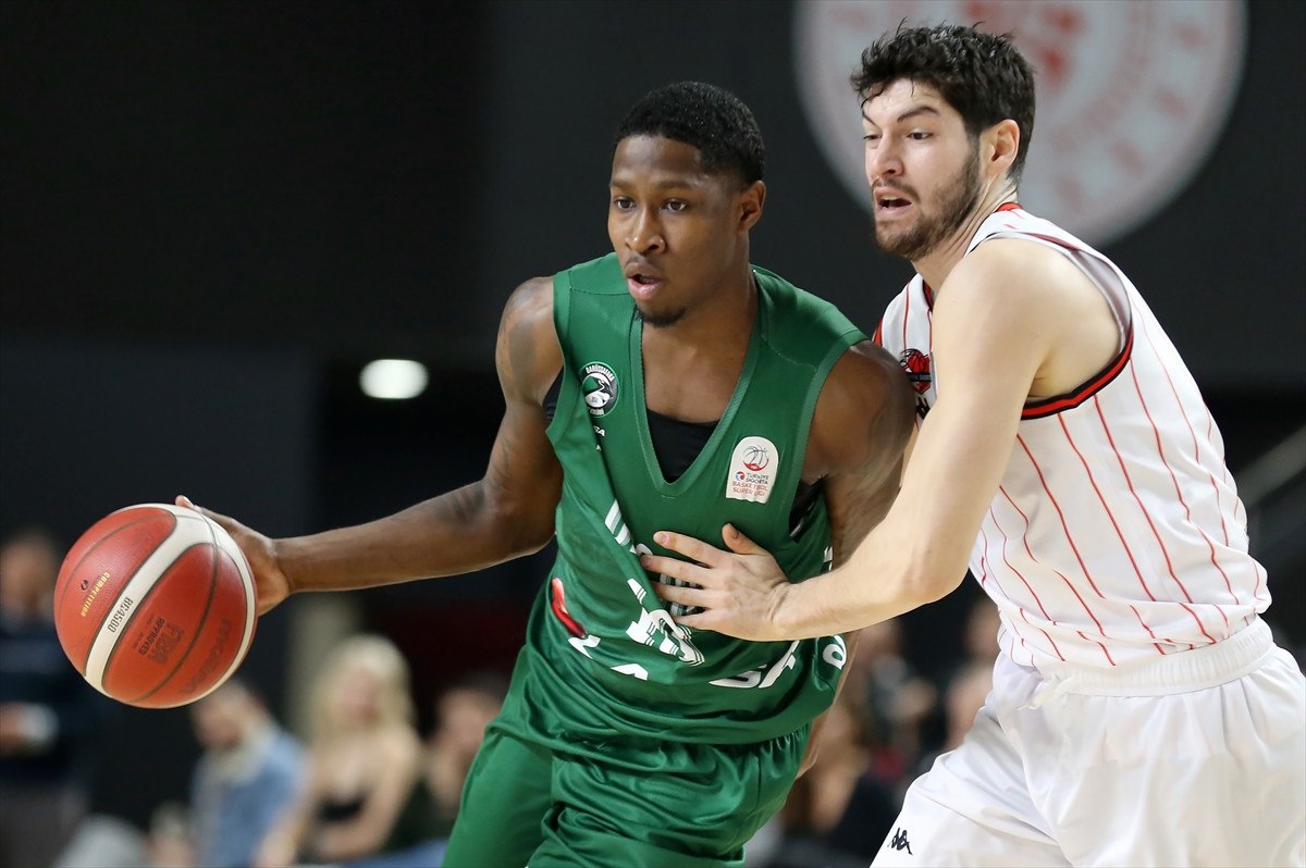 Manisa Basket ile Darüşşafaka Arasındaki Heyecan Dolu Mücadele