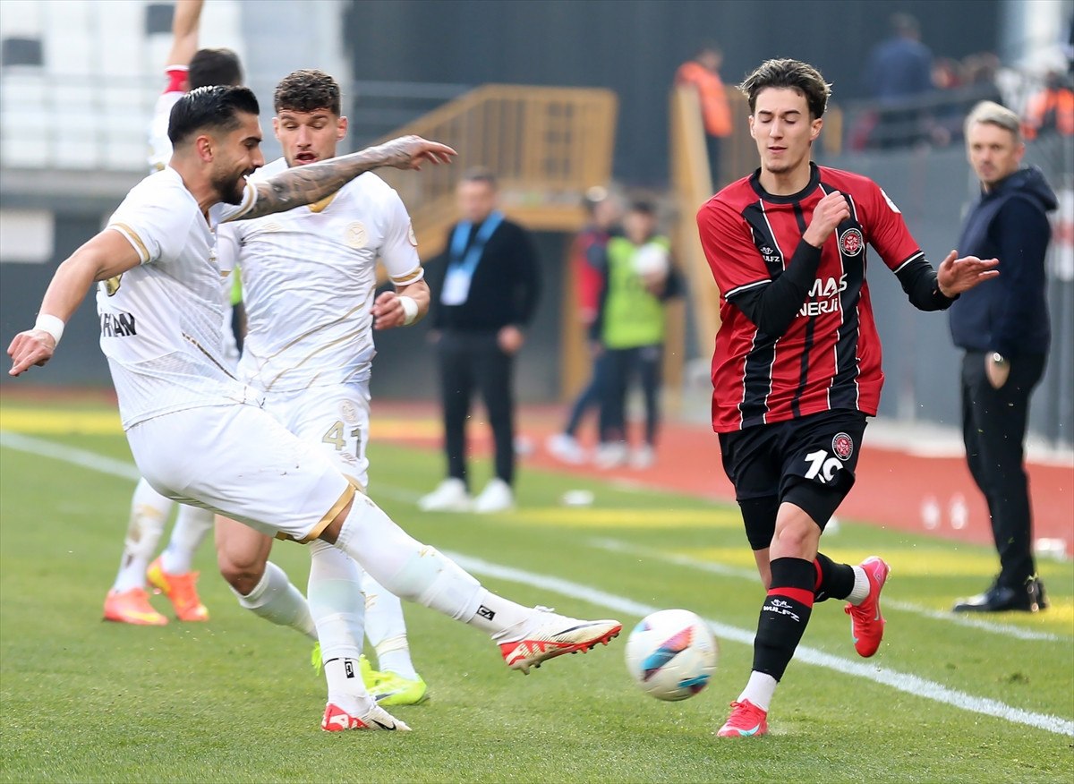 Manisa FK ve Fatih Karagümrük Maçında Eşitlik: 2-2