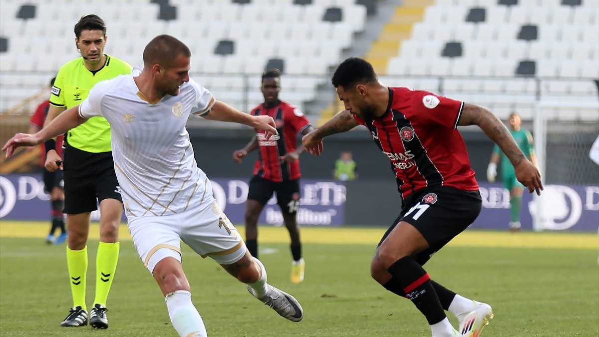 Manisa FK ve Fatih Karagümrük arasında oynanan heyecan dolu maçta