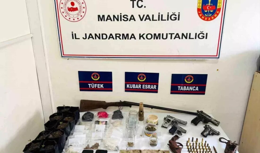 Manisa'da gerçekleştirilen jandarma operasyonunda ruhsatsız silahlar ve uyuşturucu maddeler ele