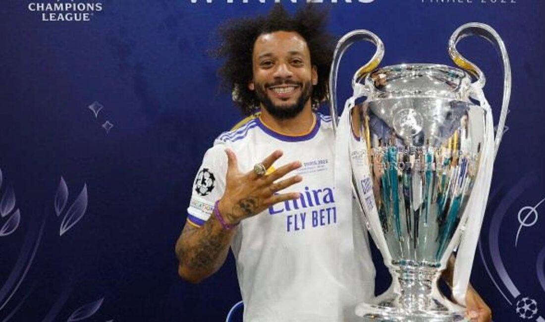 Brezilyalı futbolcu Marcelo, uzun yıllar süren başarılı kariyerine veda etti.