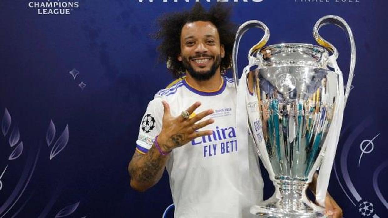 Brezilyalı futbolcu Marcelo, uzun yıllar süren başarılı kariyerine veda etti.