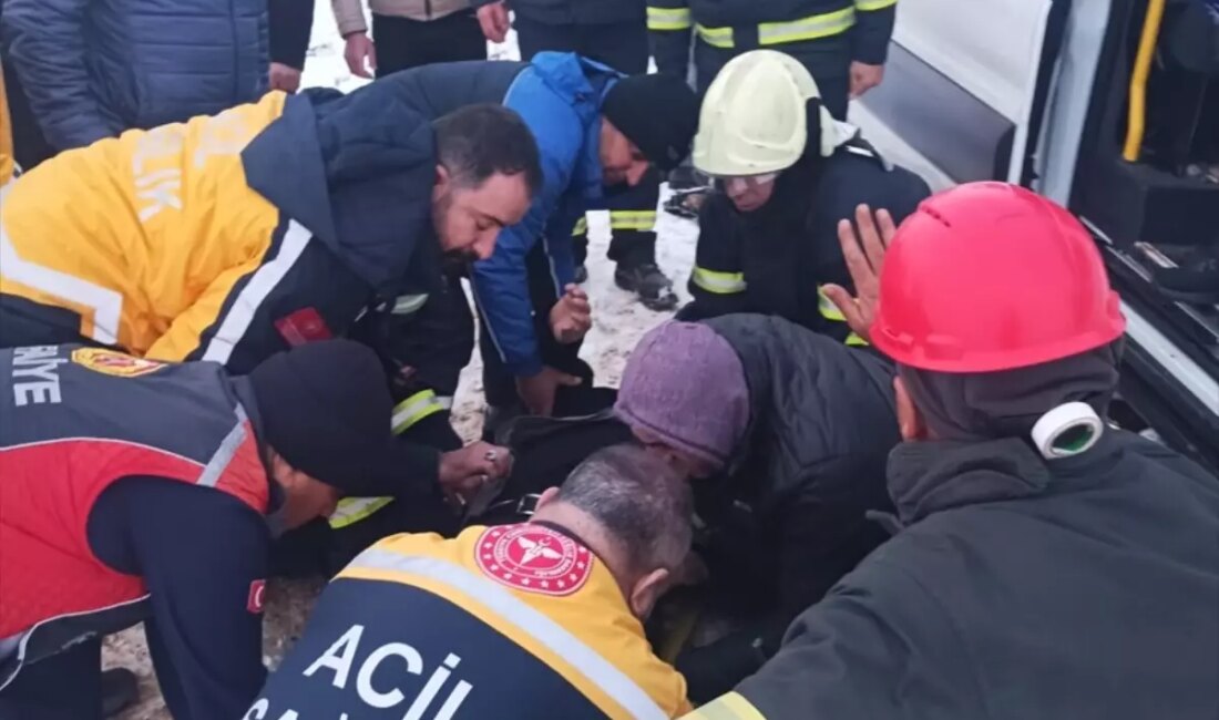 Mardin'de meydana gelen kazada, işçi servisi ile pikap çarpıştı. Olayda