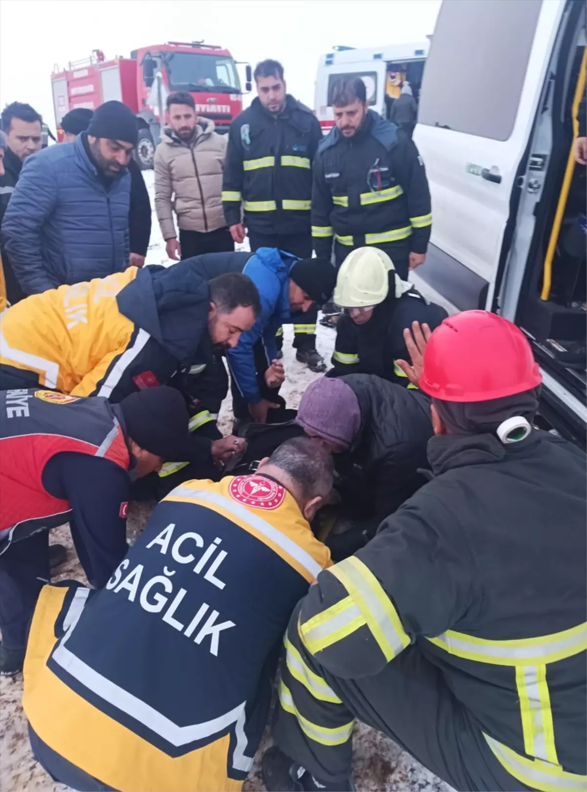 Mardin'de meydana gelen kazada, işçi servisi ile pikap çarpıştı. Olayda