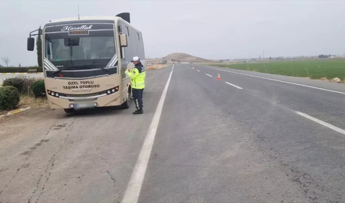 Mardin'de trafik denetimleri ve emniyet kemeri kullanımı hakkında bilgilendirme. Güvenli
