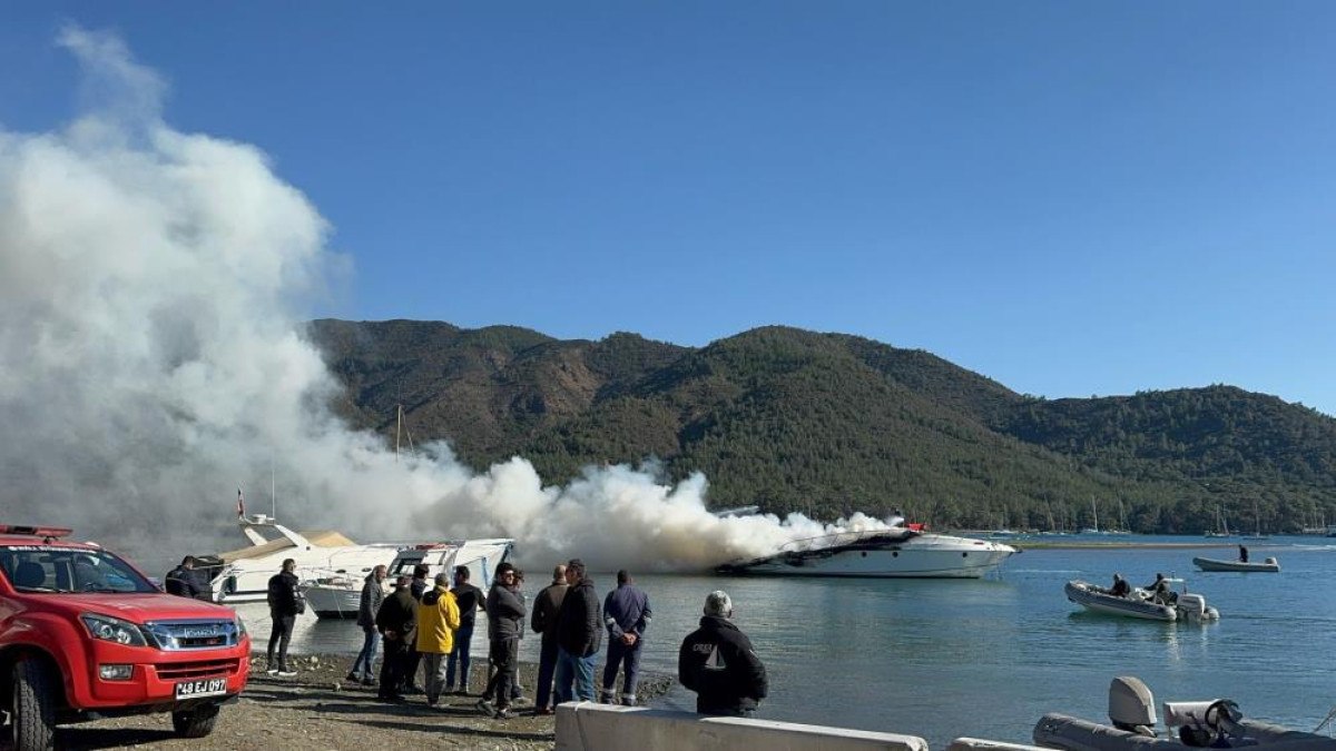 Marmaris'te Motoryat Yangını: Ekipler Müdahale Etti