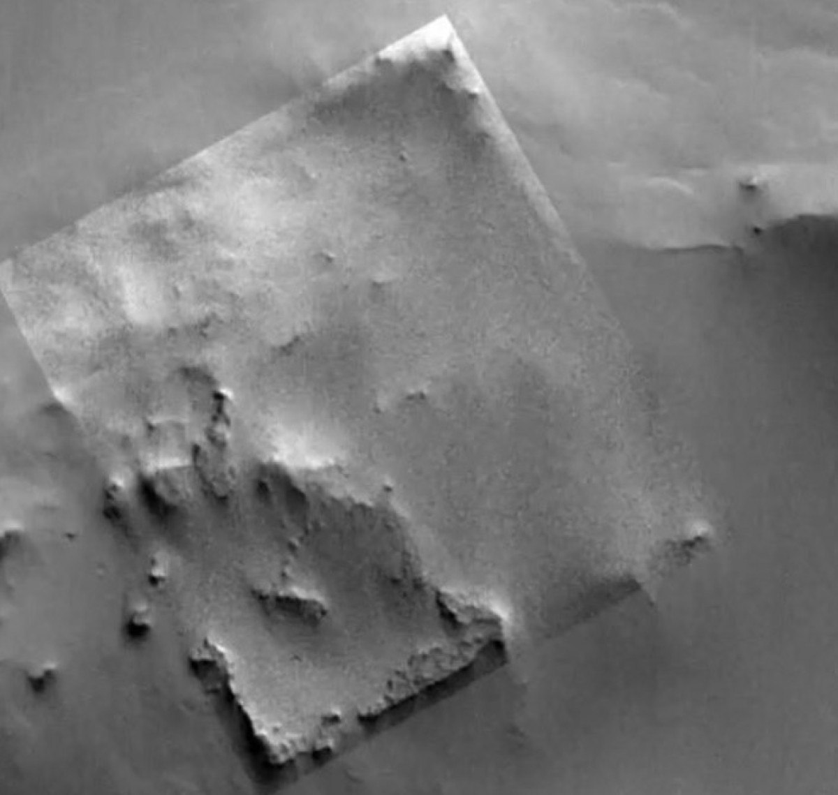 Mars'ta Gizemli Yapılar: Sosyal Medyada Tartışma Konusu Oldu