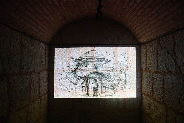 Zindankapı Güncel Sanat Galerisi, ‘Mary Adalaide’ın çizimleri ile yapay zeka’