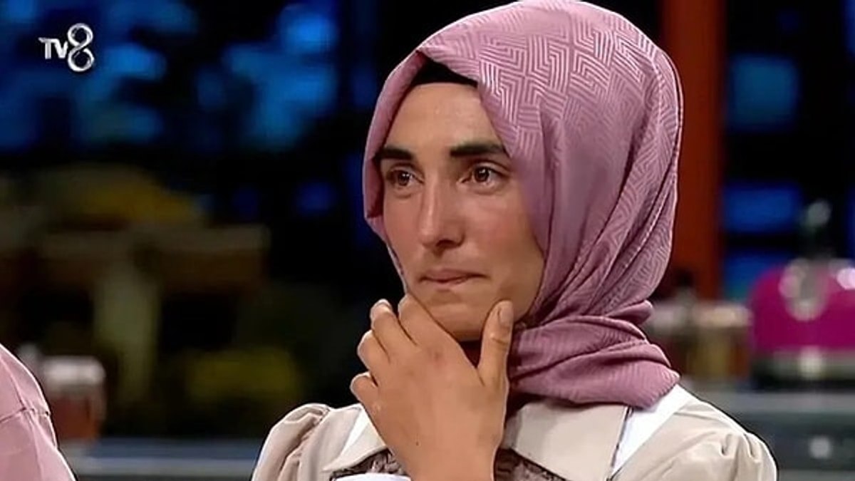 Eski MasterChef yarışmacısı Esra Tokelli'nin yemek programına katılan MasterChef Ayşe'nin